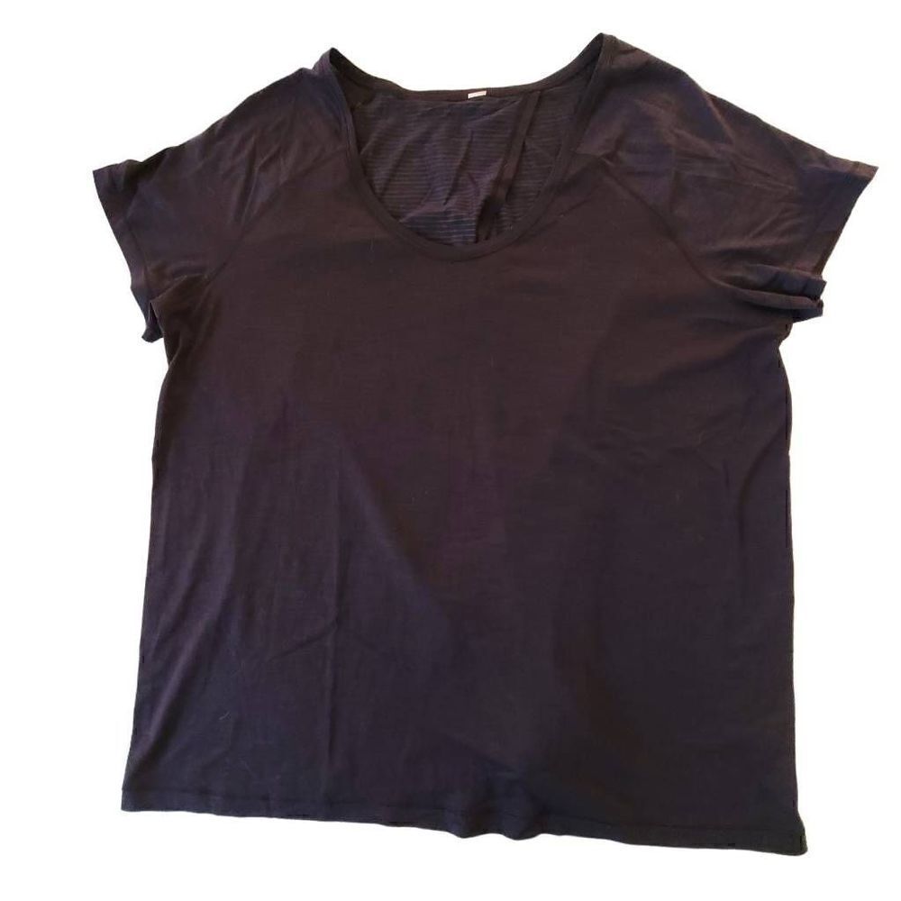 Lululemon Womens Black Devout Split Back Short Sleeve T Shirt